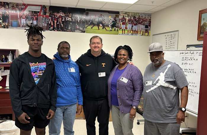 2025 4-star LB Tarvos Alford with Tennessee Volunteers HC Josh Heupel. (Photo courtesy of Tarvos Alford)